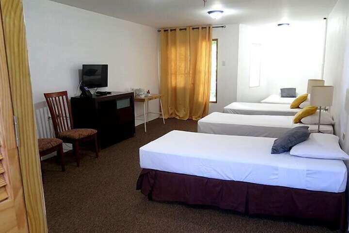 Room 9 of 33