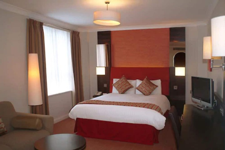 Room 9 of 40