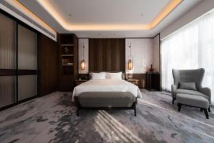Room 10 of 11