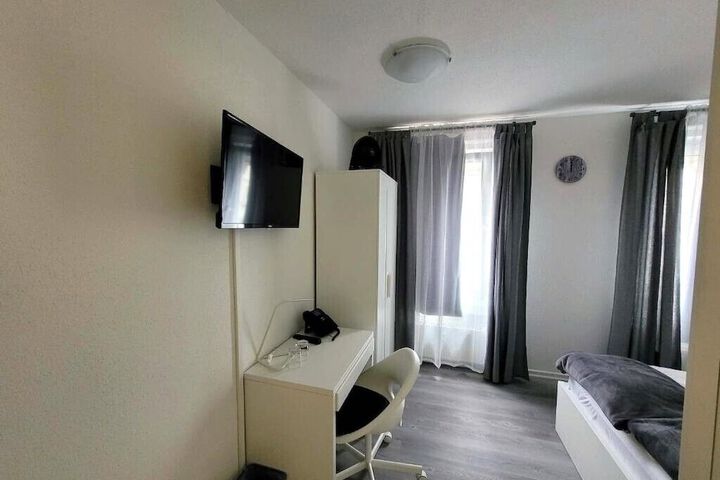Room 3 of 25