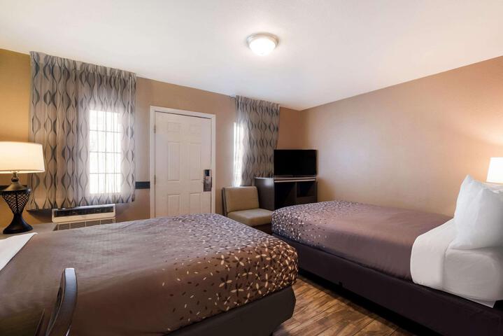 Standard Room, King or Two Doubles (5 of 14)