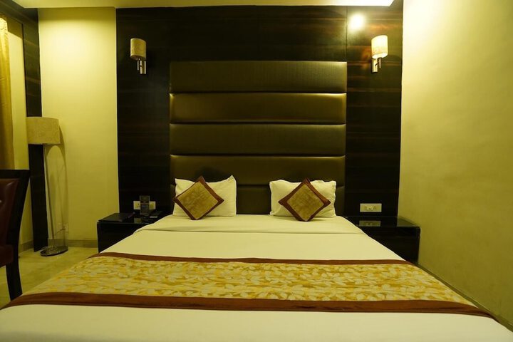 Room 11 of 22