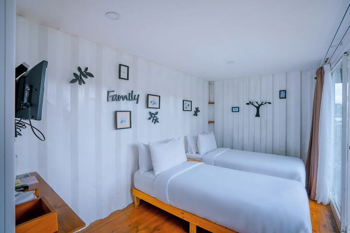 Room 17 of 39