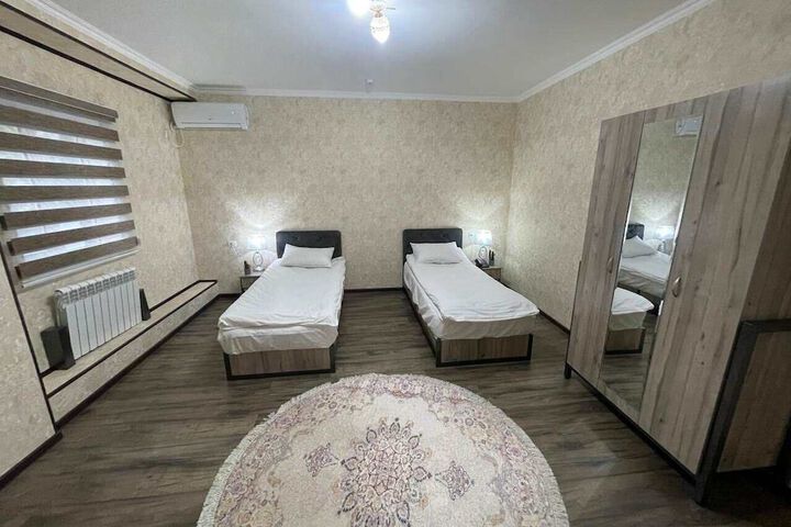 Room 13 of 27