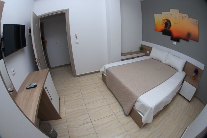 Room 14 of 38