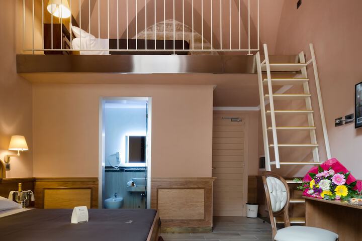 Room 8 of 39