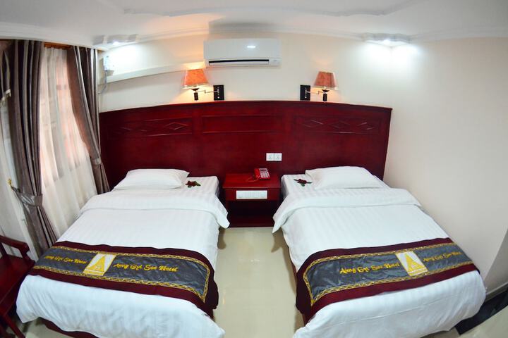 Room 5 of 40