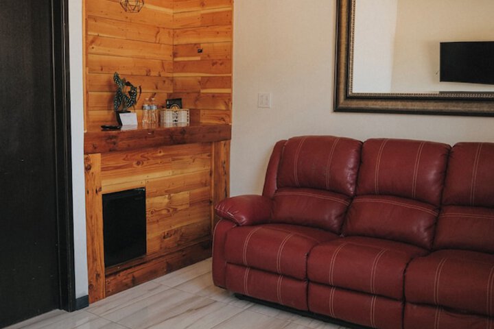 Room 40 of 146