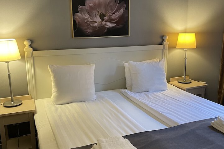 Room 12 of 144