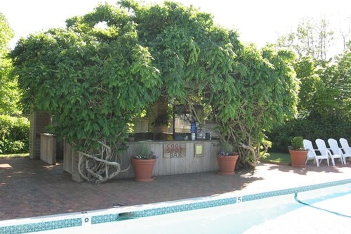 Poolside bar