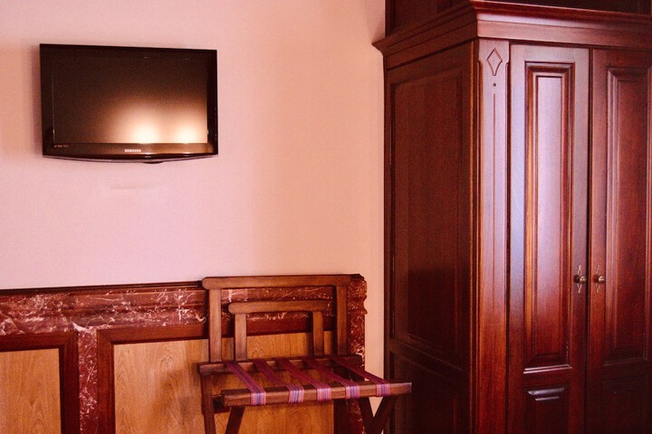 Room 46 of 89