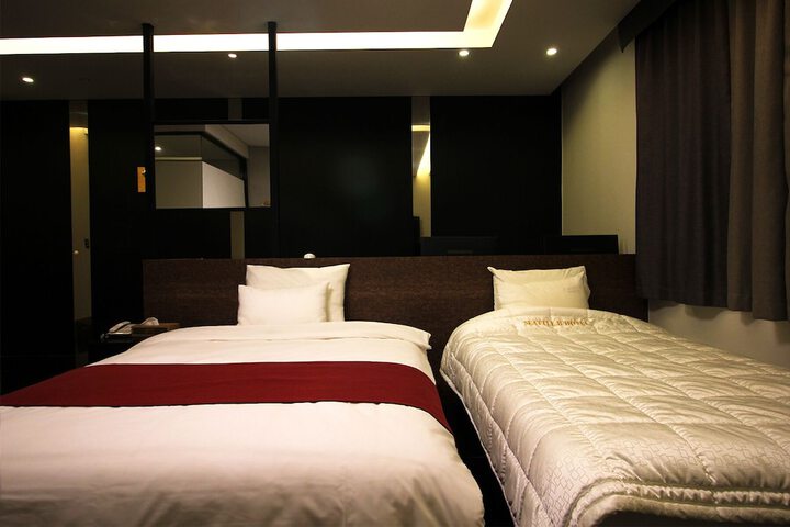 Room 29 of 74