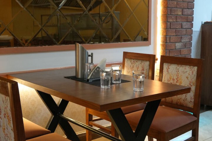 Ballroom/Hall 53 of 80