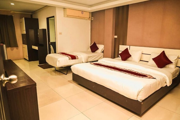 Room 7 of 18