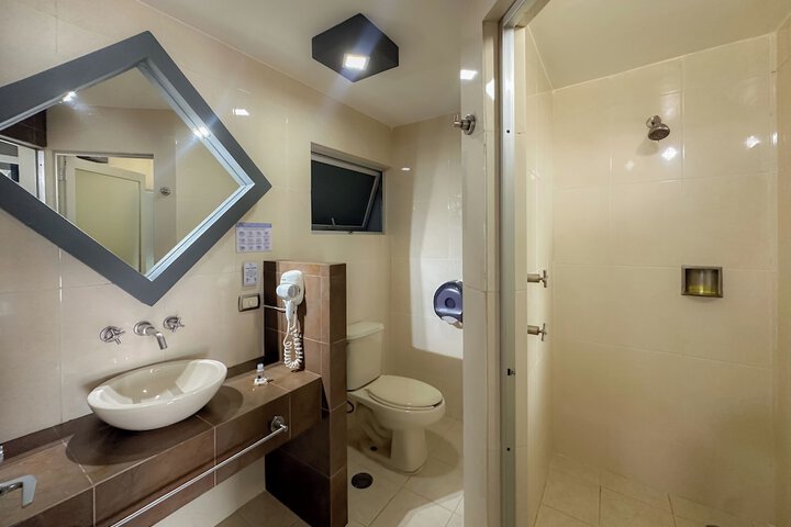 Room 32 of 42