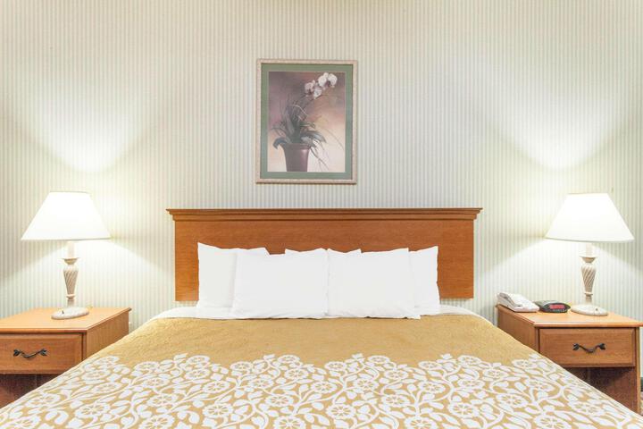 1 King Bed (2 of 12)