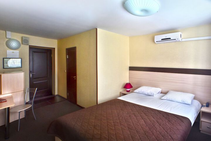 Room 15 of 68