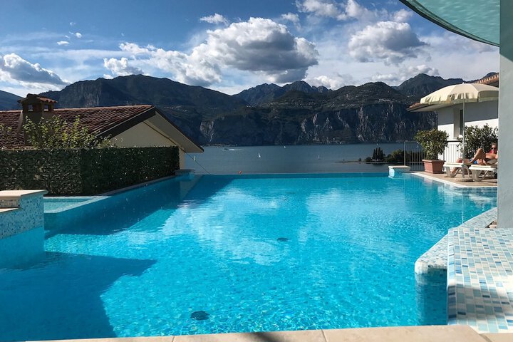 Pool 15 of 32