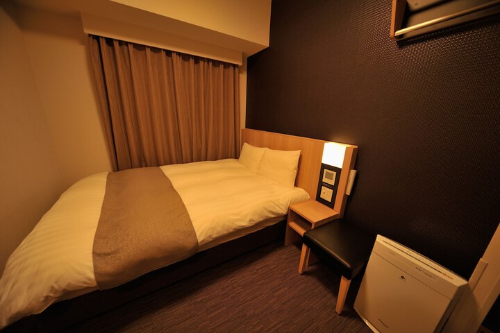 Room 6 of 144
