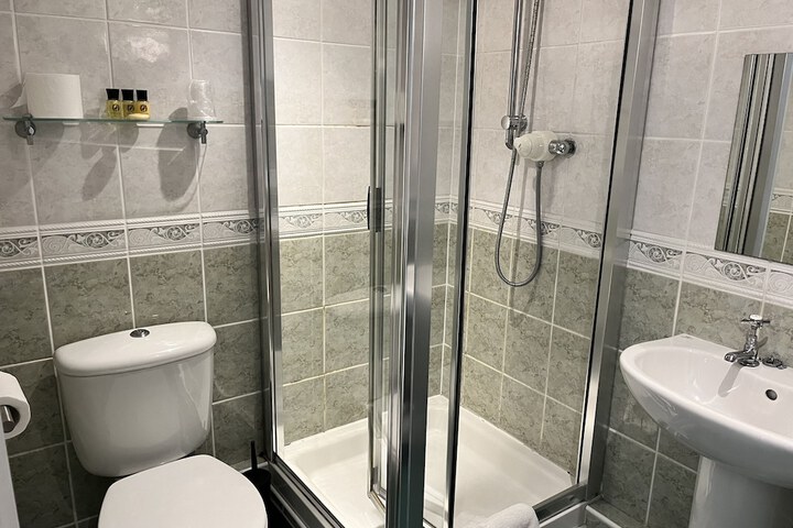 Room 10 of 18