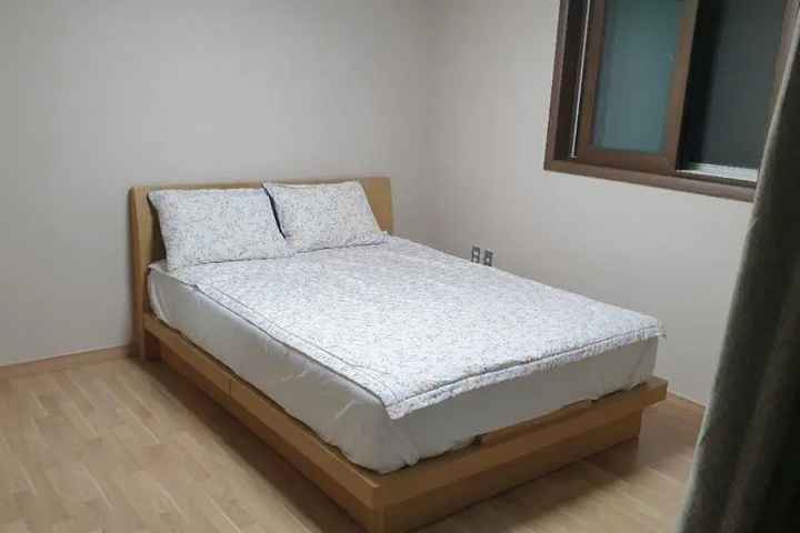 Room 4 of 4
