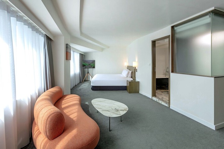 Room 34 of 93