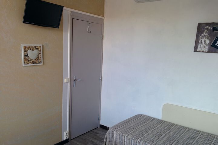Room 13 of 53