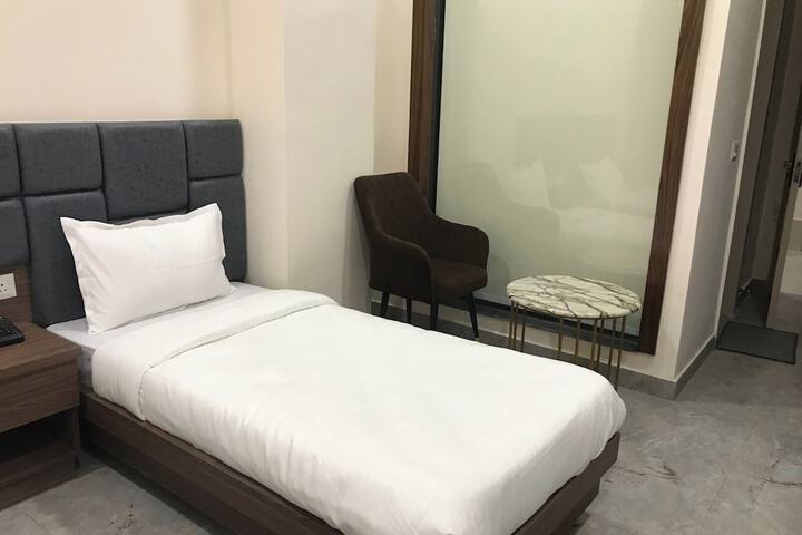 Room 17 of 53