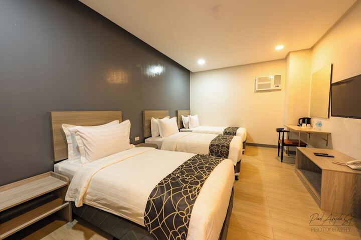 Room 10 of 30