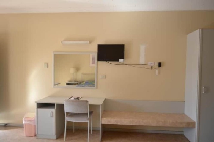 Room 8 of 16