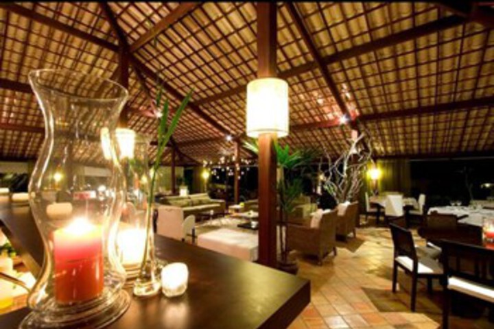 Lounge 33 of 65