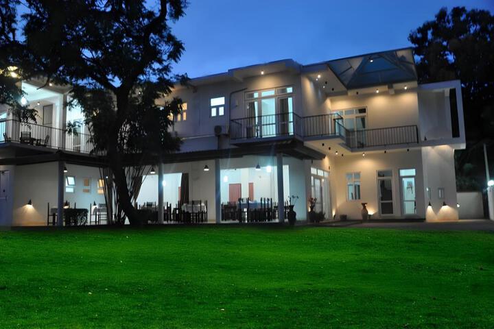 Owin Rose Hotel