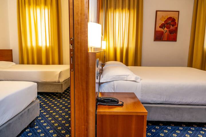Room 12 of 28