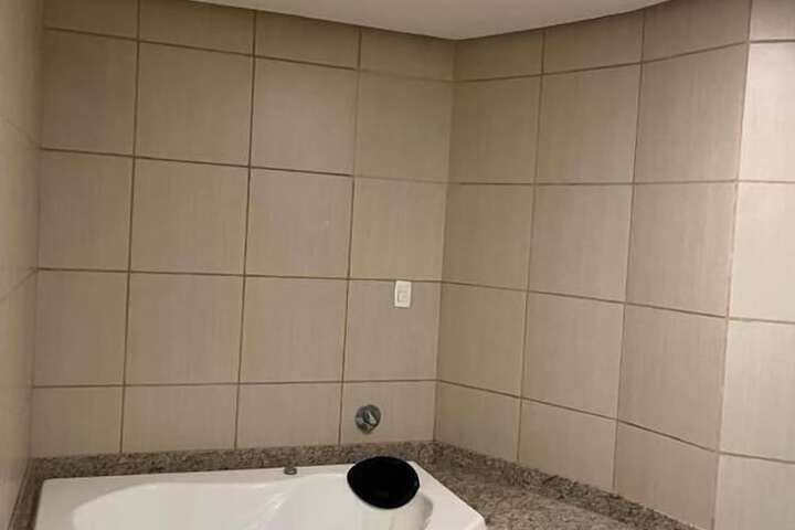 Room 7 of 19