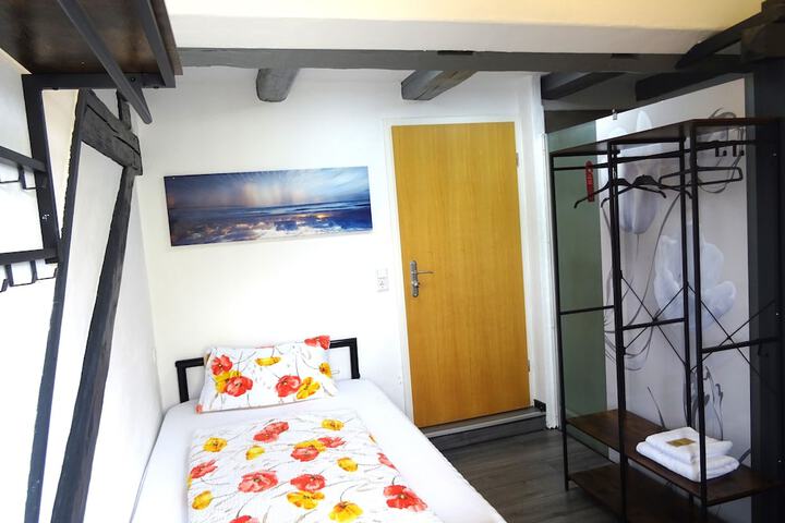 Room 180 of 442