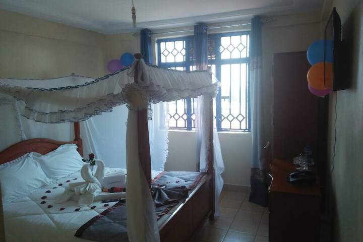 Room 10 of 24