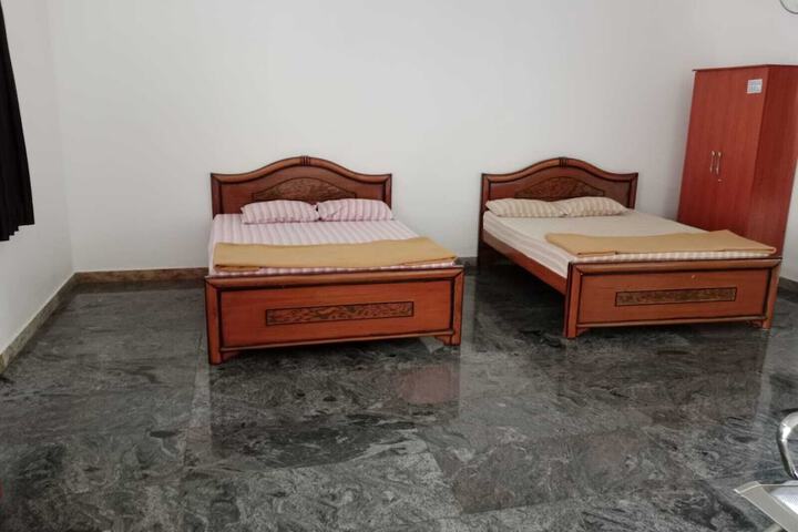 Room 3 of 9