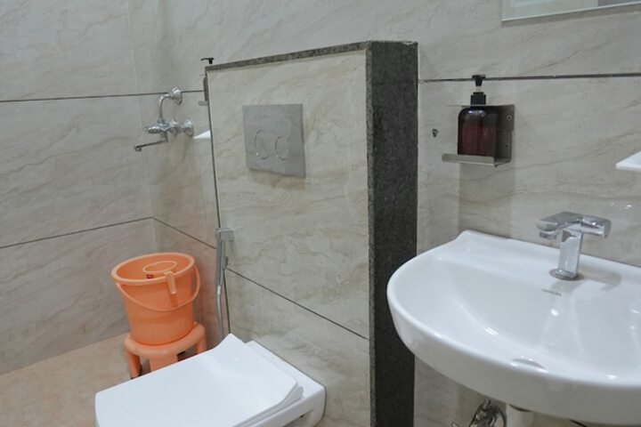 Room 10 of 12