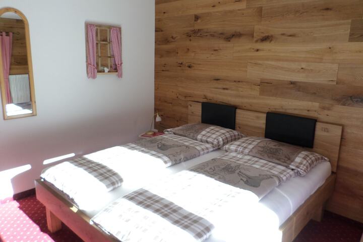 Room 16 of 93