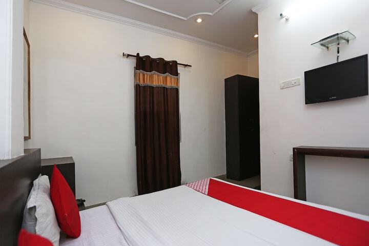 Room 12 of 26