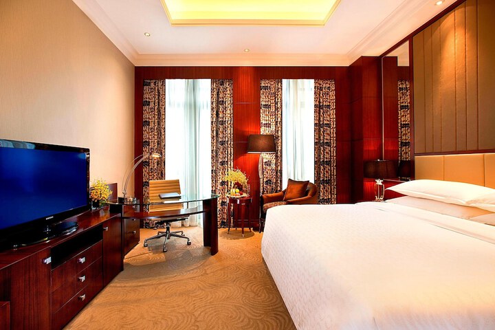 Room 18 of 77