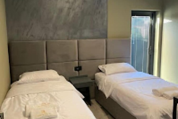 Room 3 of 7