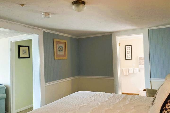 Room 37 of 230