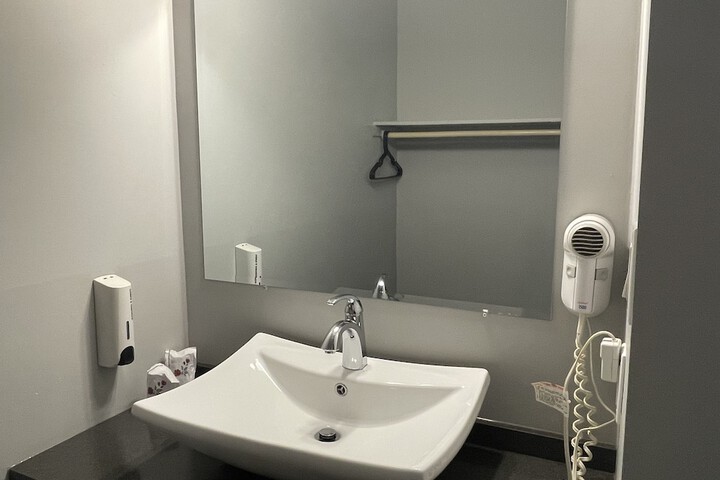 Room 18 of 38