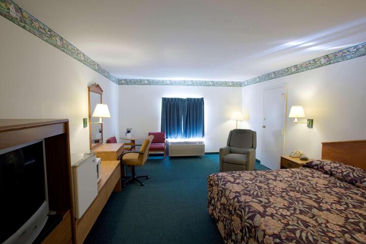1 Queen Bed (5 of 8)