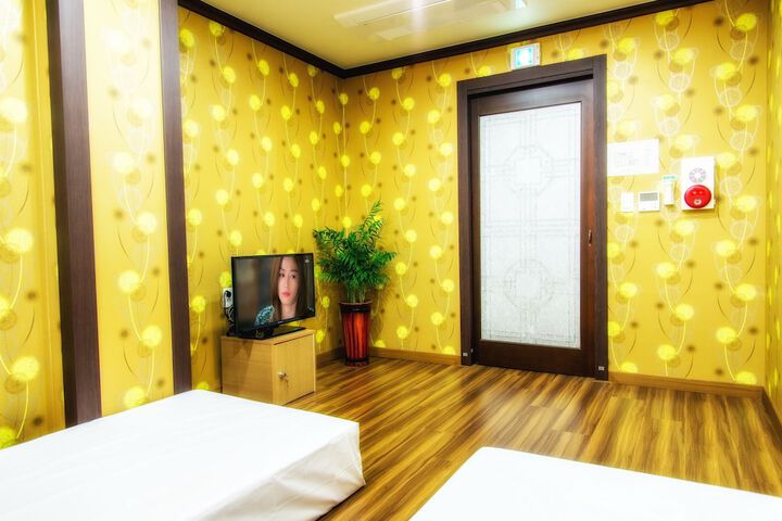 Room 21 of 43