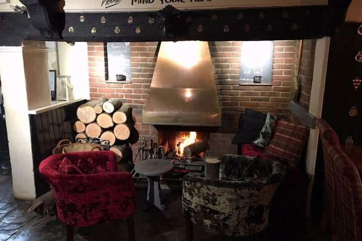 Lounge 9 of 11
