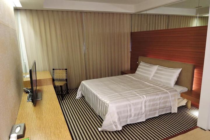 Room 6 of 27