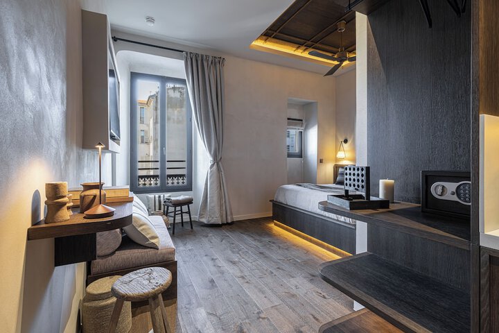 Room 3 of 42