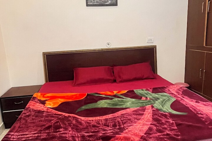Room 5 of 18